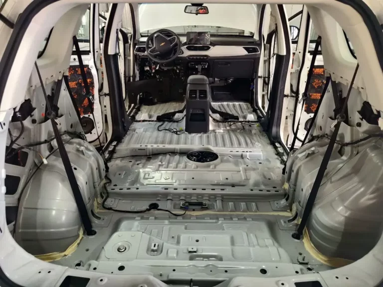 Шумоизоляция-пола-Chevrolet Captiva-2