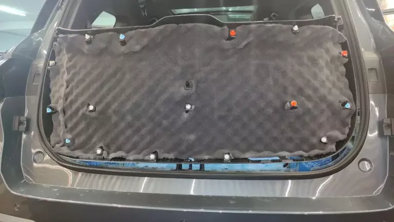Шумоизоляция дверей Geely Okavango-5