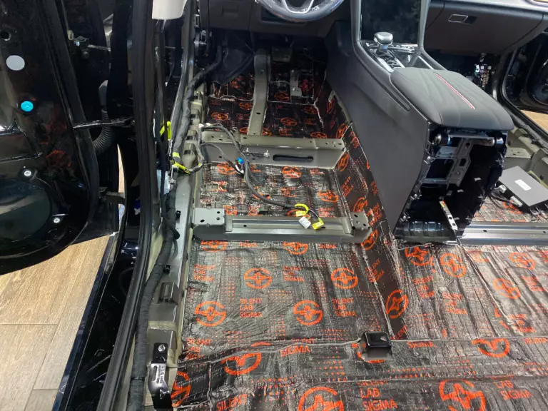 Шумоизоляция пола Hongqi HS5-2