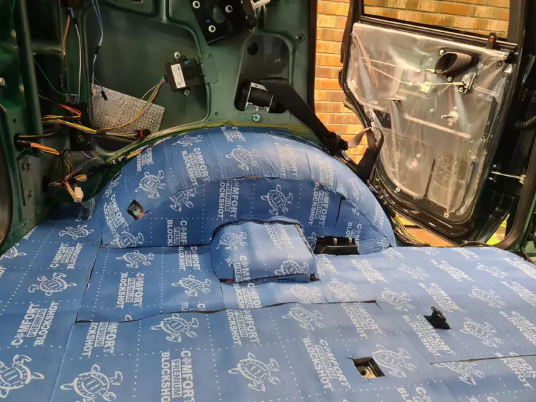 Шумоизоляция багажника LADA Niva Travel-9