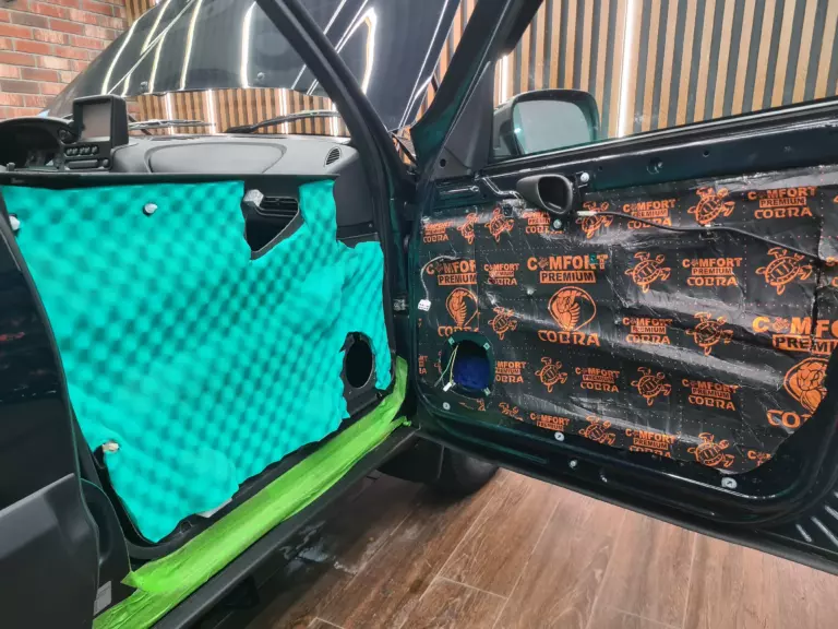 Шумоизоляция дверей LADA Niva Travel-4