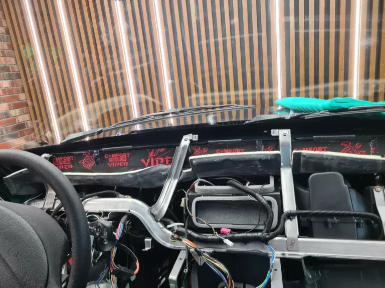 Шумоизоляция торпедо LADA Niva Travel-5