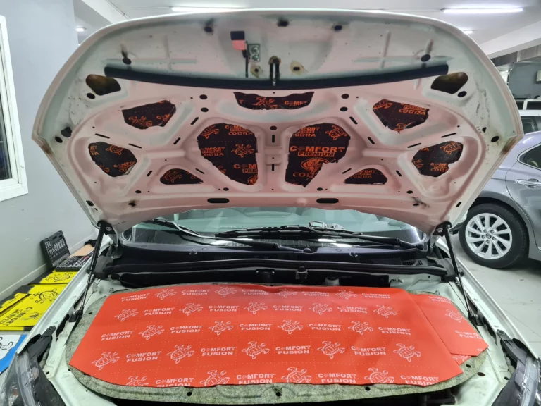 Lada Granta капот 1