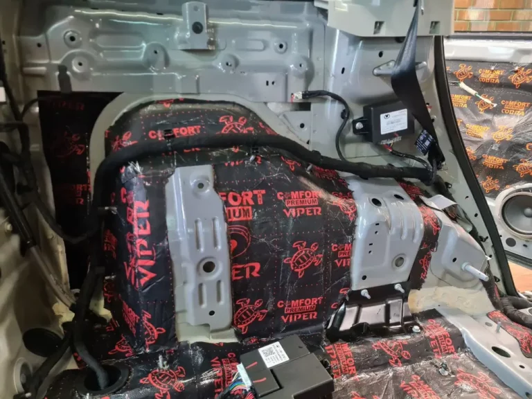 Шумоизоляция пола автомобиля TANK
