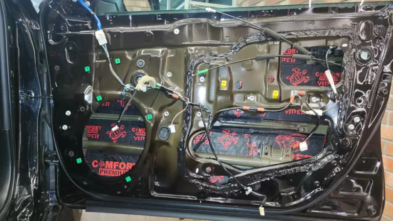 Шумоизоляция дверей Toyota Camry -1
