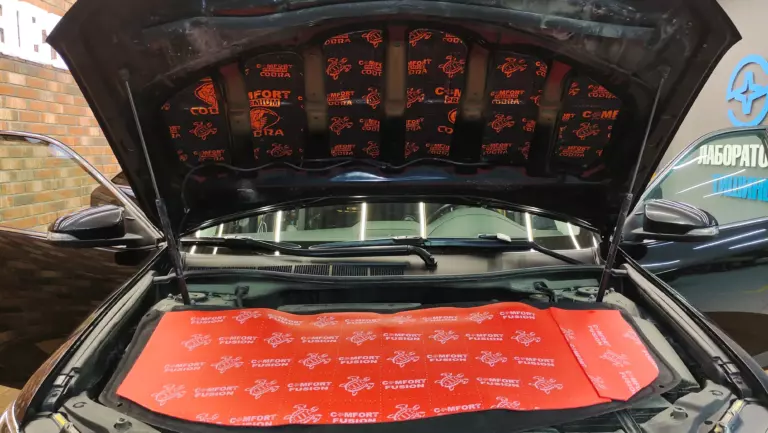 Шумоизоляция капота Toyota Camry