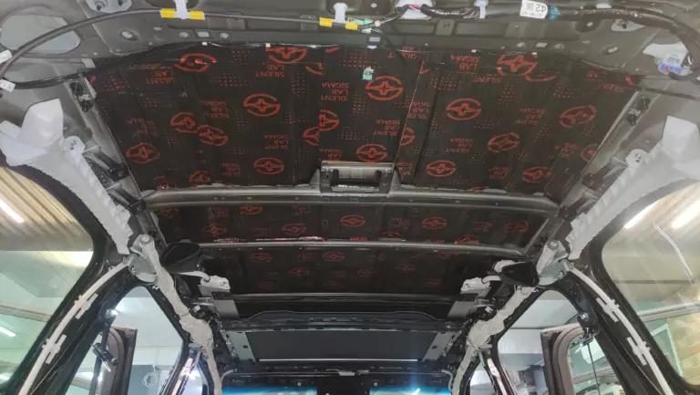 Шумоизоляция крыши Toyota Land Cruiser 300-2