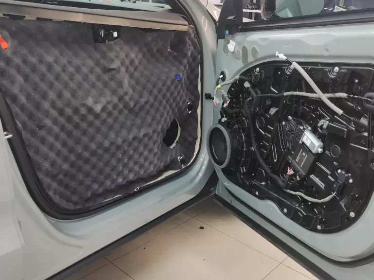 Шумоизоляция дверей Volvo XC60-4