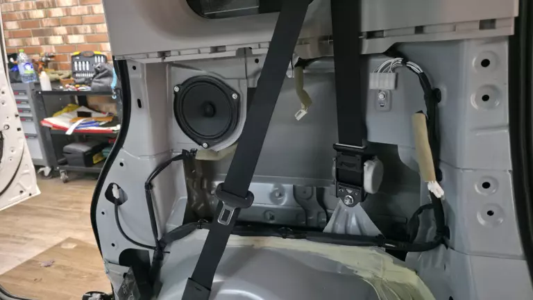 Шумоизоляции багажника Toyota Roomy-3