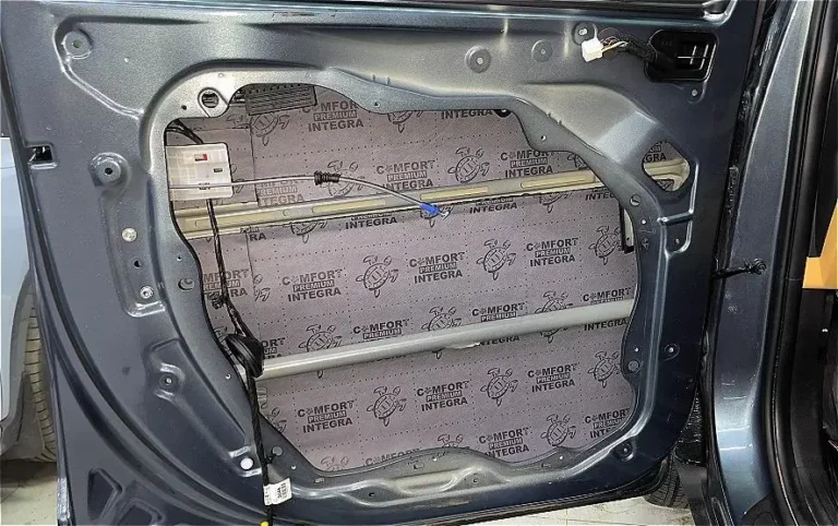 Шумоизоляция дверей KIA Carnival 2021-3
