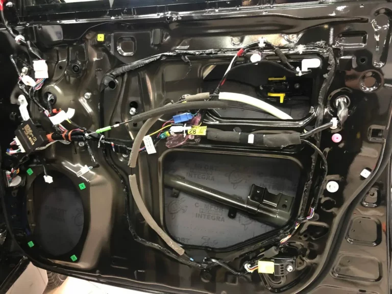 Шумоизоляция двери 1 Lexus LX 570 2020
