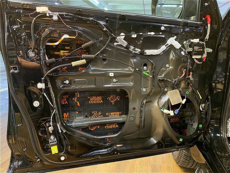 Шумоизоляция дверей автомобиля Toyota