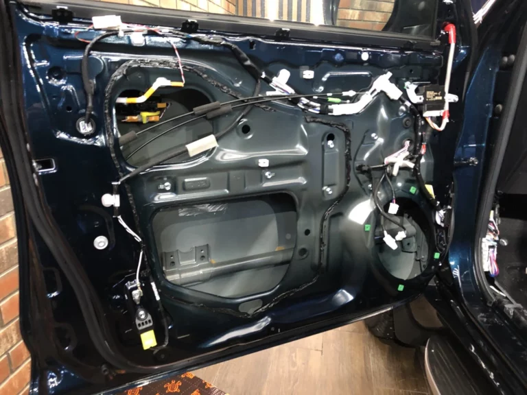 Шумоизоляция двери 1 Toyota Land Cruiser Prado 2021
