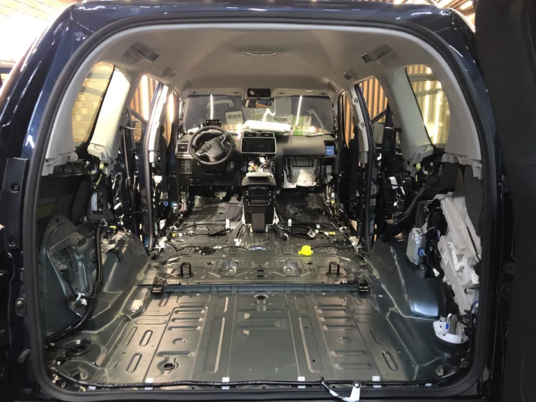 Шумоизоляция пола 1 Toyota Land Cruiser Prado 2021
