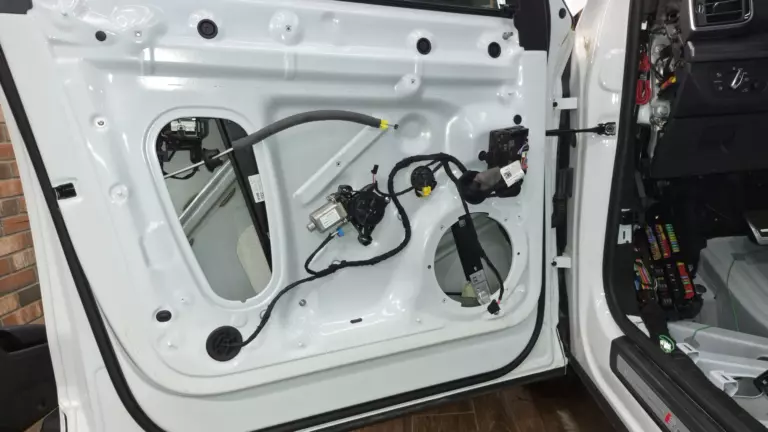 Шумоизоляция дверей Audi Q5-1