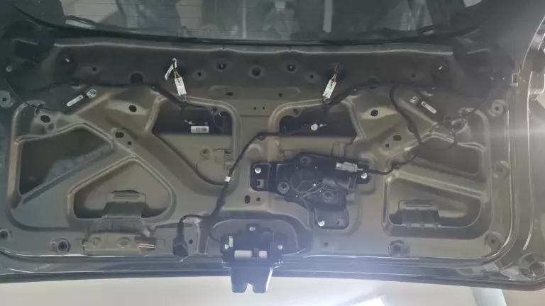 Шумоизоляция дверей Geely Atlas-5