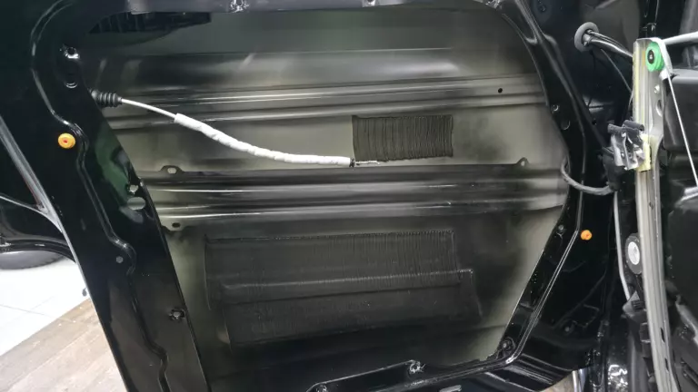 Шумоизоляция дверей Mercedes-Benz V-Class-1