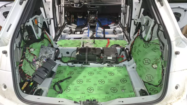 Шумоизоляция пола Audi Q5-2