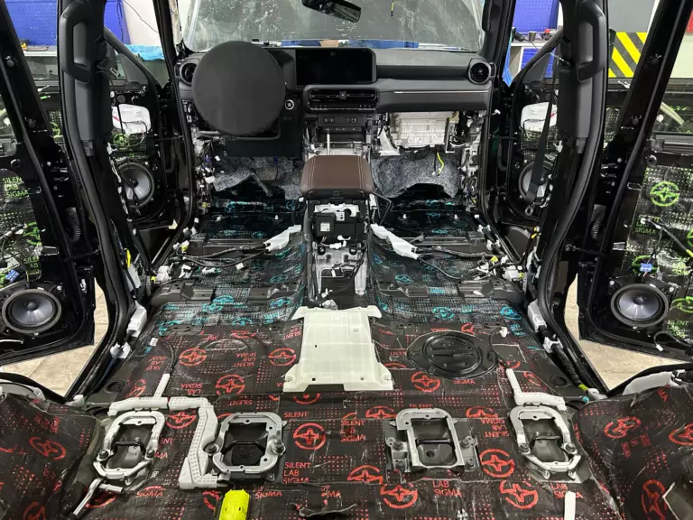 Шумоизоляция пола Toyota Land Cruiser Prado-1