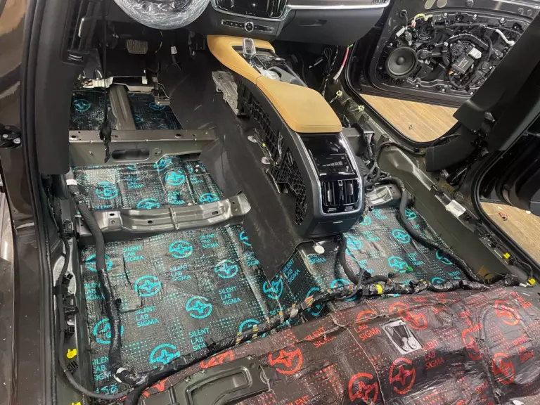 Шумоизоляция пола Volvo S90-2